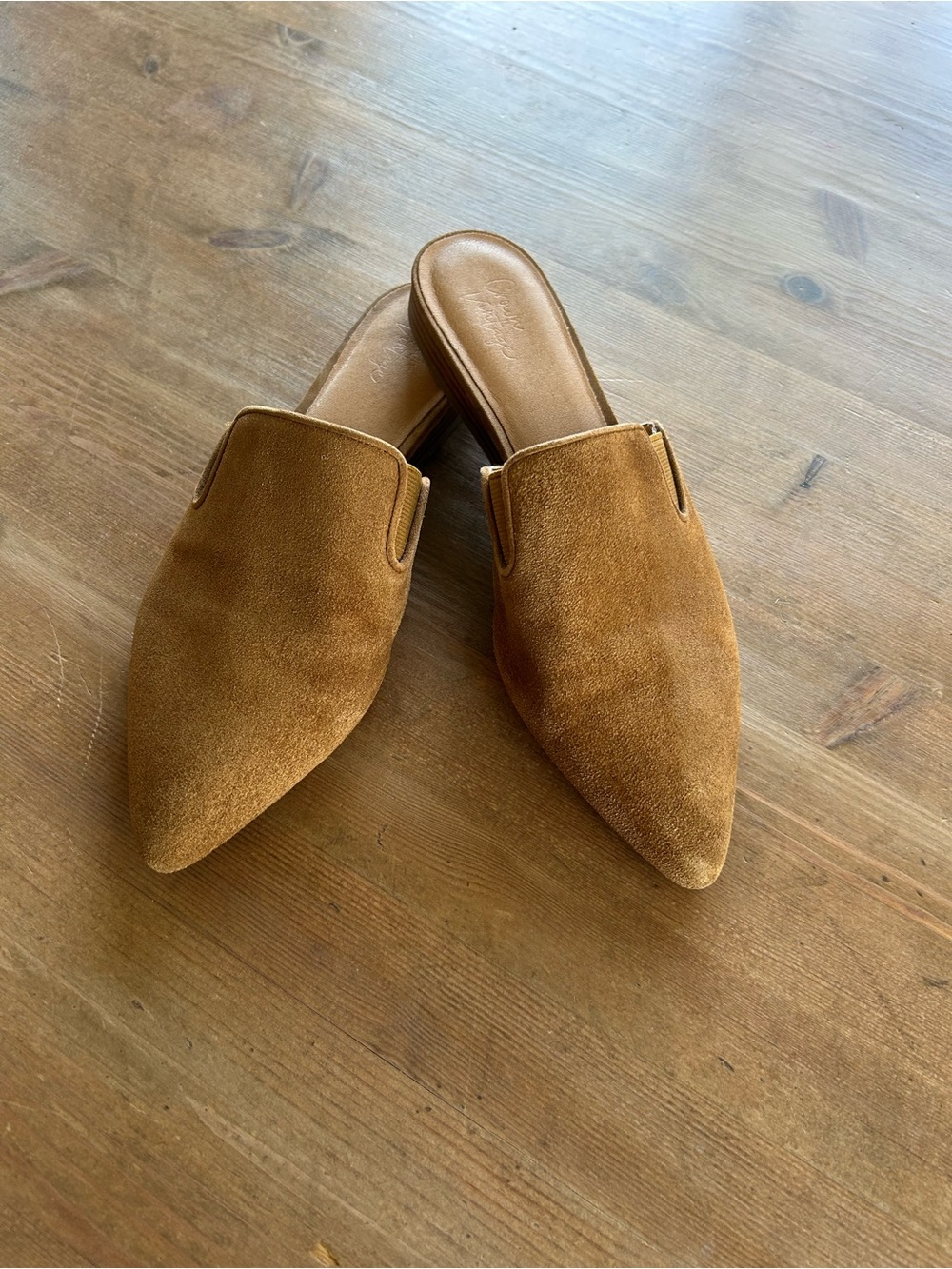 Crown Vintage Women's Pointed Toe Suede Mules in Cognac Brown size 8 / 38.5